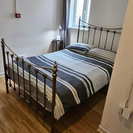 No Frills & Nothing Fancy 1 Bed Studio City Centre Кардиф Екстериор снимка