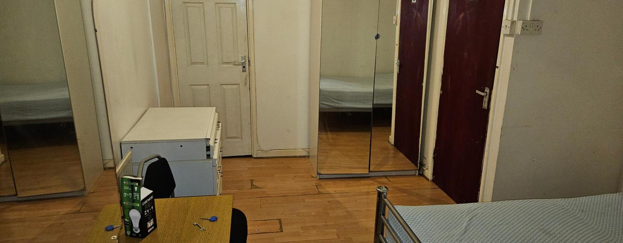 No Frills & Nothing Fancy 1 Bed Studio City Centre Кардиф Екстериор снимка