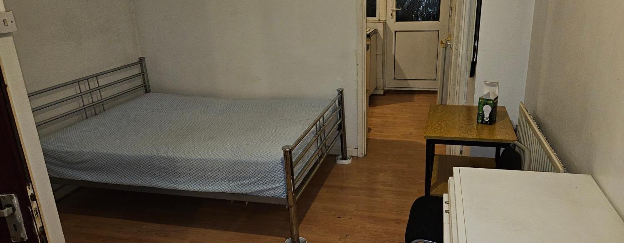 No Frills & Nothing Fancy 1 Bed Studio City Centre Кардиф Екстериор снимка