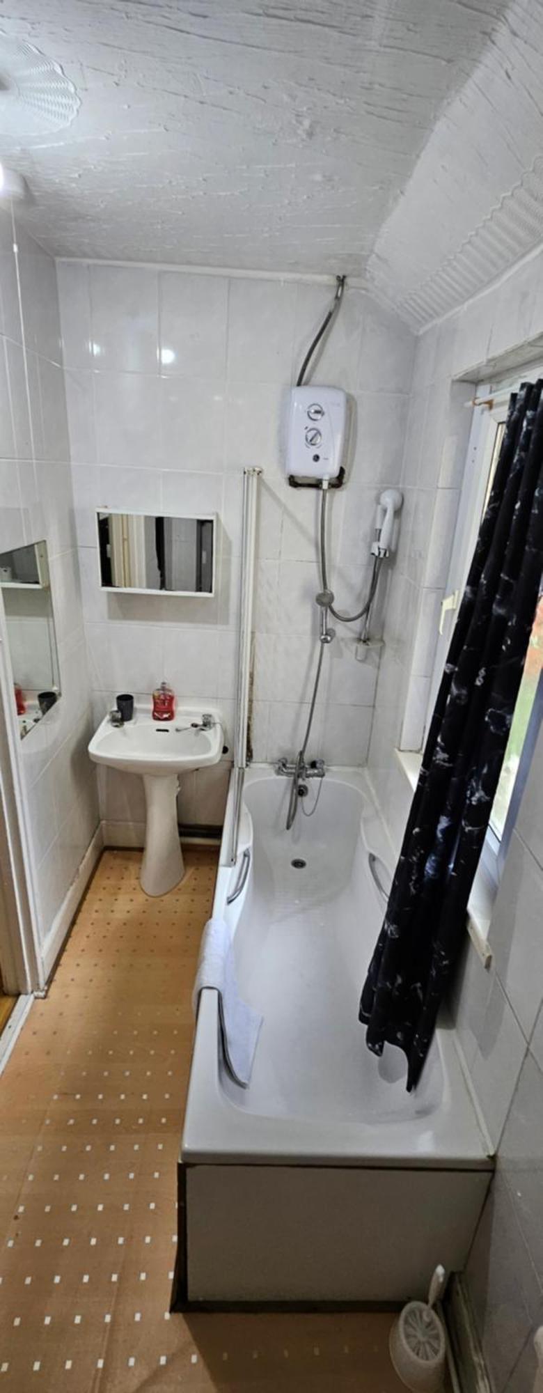 No Frills & Nothing Fancy 1 Bed Studio City Centre Кардиф Екстериор снимка